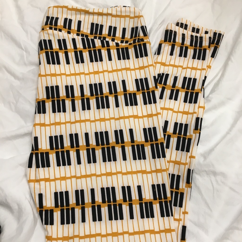 Fabulous LuLaRoe Piano Leggings! TC Hard to Find!